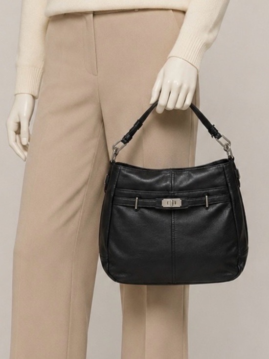 Coach Handbags - Coach Chelsea Ashlyn Hobo Black Leather in Excellent Condition
